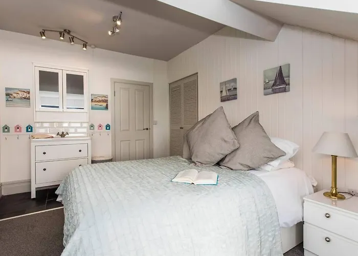 Headlands-2 Bed-Sea View Apartment-Trearddur Bay