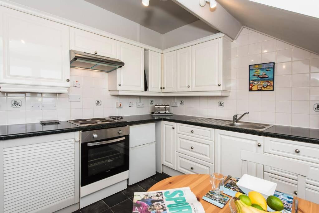Headlands-2 Bed-sea View Apartment-trearddur Bay Holiday home