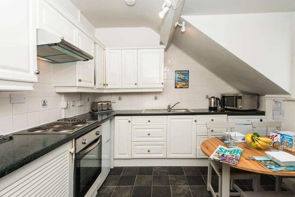Headlands-2 Bed-sea View Apartment-trearddur Bay Hébergement de vacances *